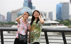 上百件东西物以及狭小闷热的工做间都给带来了